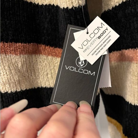 Volcom Madame Shady NWT Cropped Sweater Size Medium - Picture 3 of 4